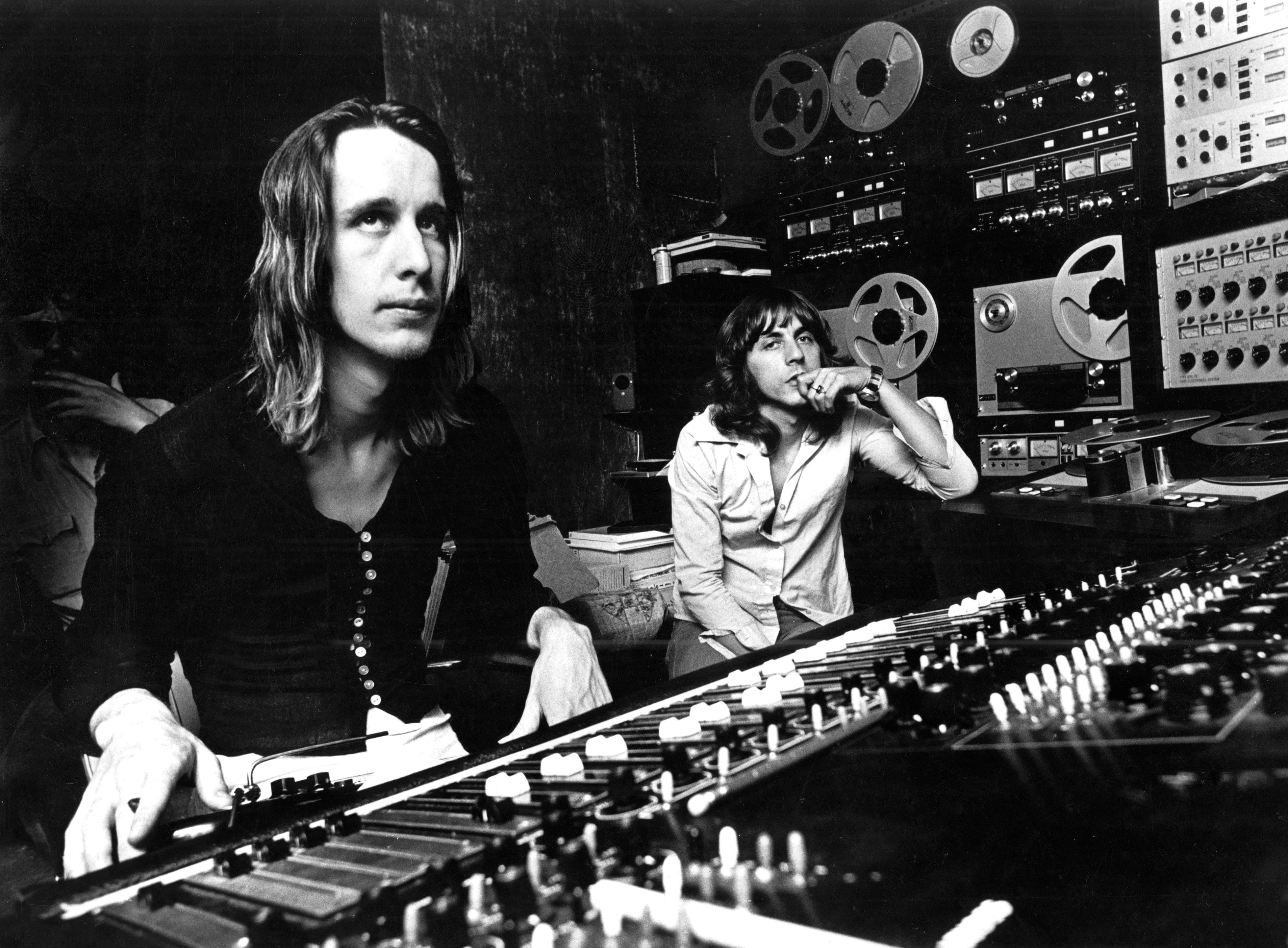 Studio wizard Todd Rundgren (left), New York, 1974. Photo by Gijsbert Hanekroot/Redferns/Getty Images.